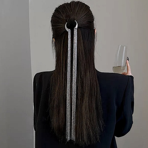 SILVER CHAIN TASSEL HAIR ACCESSORY main image 16